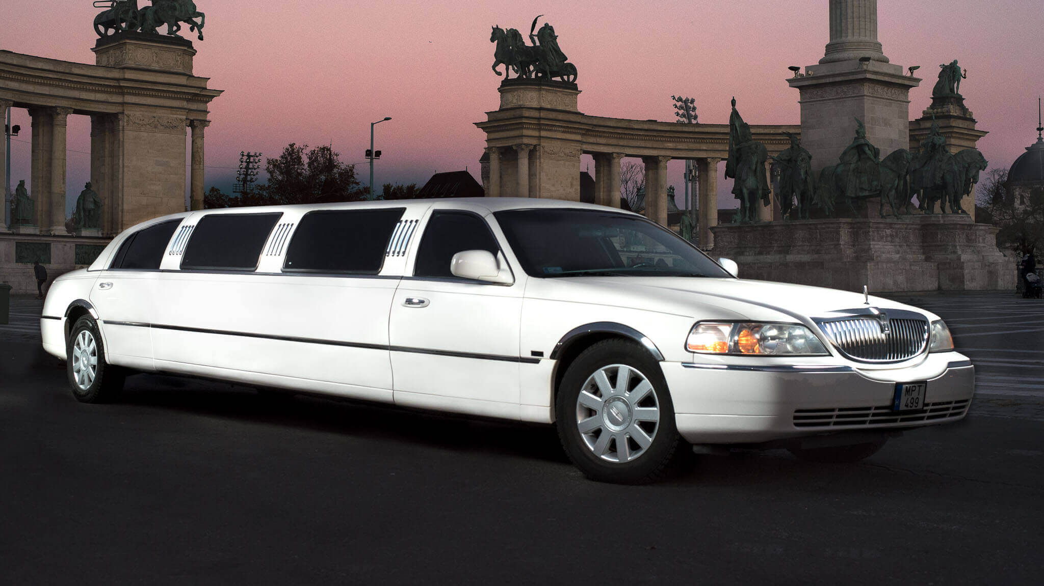 Lux Lincoln Town Car